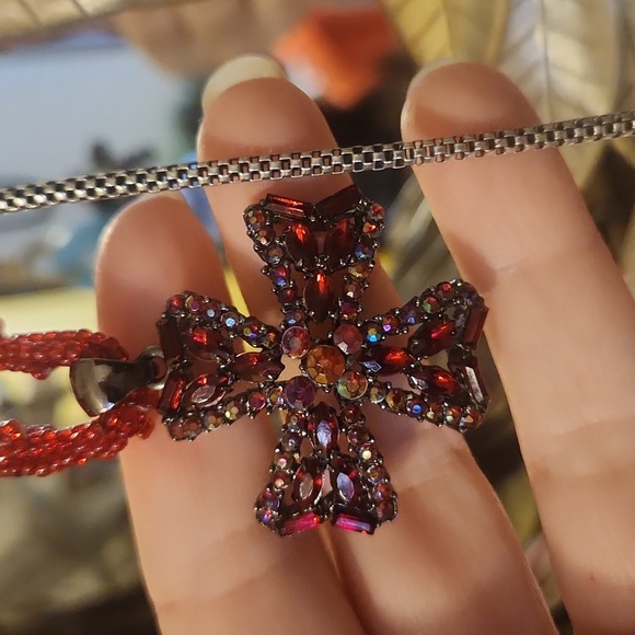 Unlisted Necklaces 👗🪭📿 - Picture 3 of 4